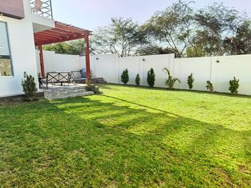 Se Vende Moderna Casa En La Residencial La Angostura