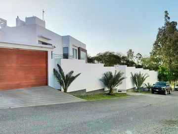 Se Vende Moderna Casa En La Residencial La Angostura