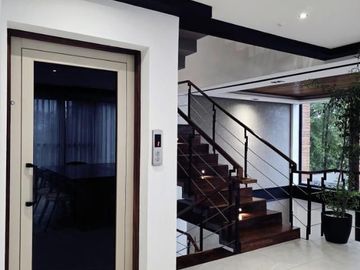PAG - FOR SALE: 6-Bedroom Single-Family House in Malanday, Marikina City