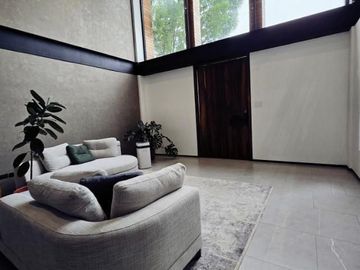 PAG - FOR SALE: 6-Bedroom Single-Family House in Malanday, Marikina City