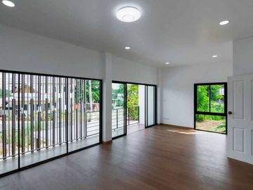 Beautiful brand new house for sale modern style in Sanpeesuea area, Close to Pakhoi Market