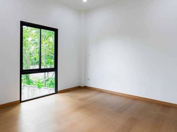 Beautiful brand new house for sale modern style in Sanpeesuea area, Close to Pakhoi Market