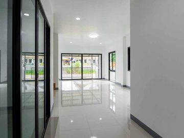 Beautiful brand new house for sale modern style in Sanpeesuea area, Close to Pakhoi Market