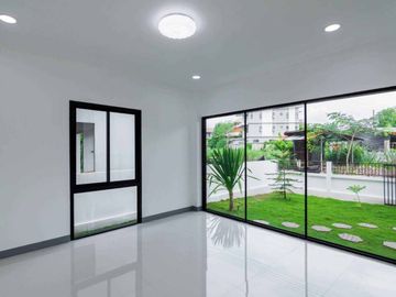 Beautiful brand new house for sale modern style in Sanpeesuea area, Close to Pakhoi Market