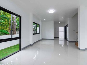 Beautiful brand new house for sale modern style in Sanpeesuea area, Close to Pakhoi Market