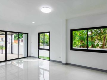 Beautiful brand new house for sale modern style in Sanpeesuea area, Close to Pakhoi Market