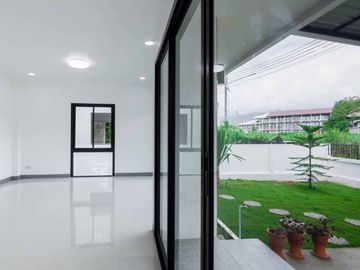Beautiful brand new house for sale modern style in Sanpeesuea area, Close to Pakhoi Market