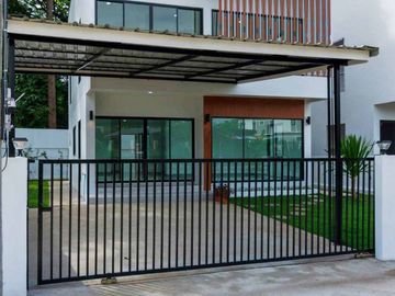 Beautiful brand new house for sale modern style in Sanpeesuea area, Close to Pakhoi Market