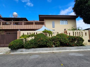 WELL MAINTAINED SINGLE DETACHED HOUSE AND LO WITH SWIMMINNG POOL IN BF HOMES PARAÑAQUE CITY