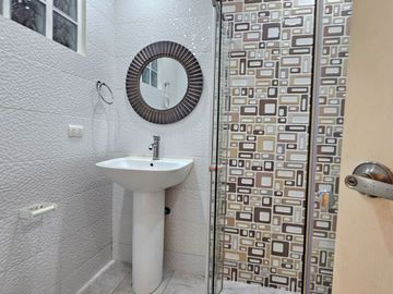 WELL MAINTAINED SINGLE DETACHED HOUSE AND LO WITH SWIMMINNG POOL IN BF HOMES PARAÑAQUE CITY