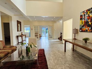 WELL MAINTAINED SINGLE DETACHED HOUSE AND LO WITH SWIMMINNG POOL IN BF HOMES PARAÑAQUE CITY