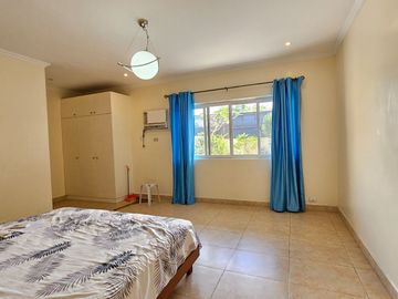 WELL MAINTAINED SINGLE DETACHED HOUSE AND LO WITH SWIMMINNG POOL IN BF HOMES PARAÑAQUE CITY