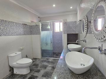 WELL MAINTAINED SINGLE DETACHED HOUSE AND LO WITH SWIMMINNG POOL IN BF HOMES PARAÑAQUE CITY