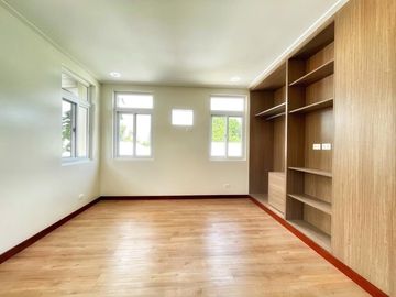 BRAND NEW MODERN ALLURING HOUSE & LOT FOR SALE BF HOMES