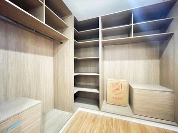 BRAND NEW MODERN ALLURING HOUSE & LOT FOR SALE BF HOMES