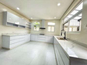 BRAND NEW MODERN ALLURING HOUSE & LOT FOR SALE BF HOMES
