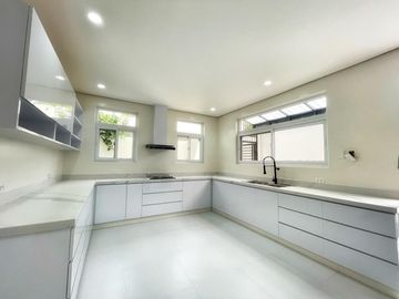 BRAND NEW MODERN ALLURING HOUSE & LOT FOR SALE BF HOMES