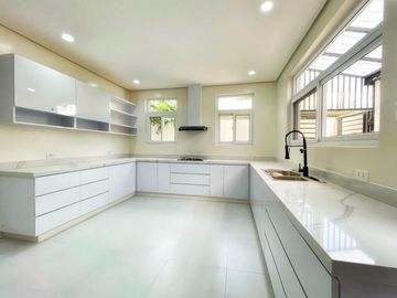 BRAND NEW MODERN ALLURING HOUSE & LOT FOR SALE BF HOMES