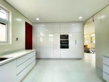 BRAND NEW MODERN ALLURING HOUSE & LOT FOR SALE BF HOMES