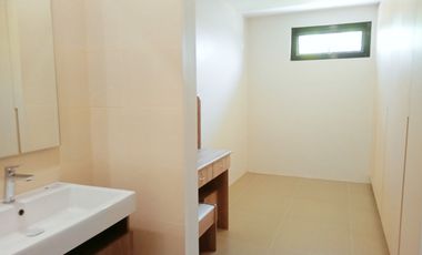 3 Bedroom Townhouse with Built-in Closet in Privado Homes near Southwoods City Biñan Laguna