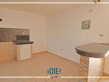 Casa de 3 dormitorios en Venta en Urbanizacion Mar Azul, Manta, Ecuador.