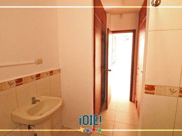 Casa de 3 dormitorios en Venta en Urbanizacion Mar Azul, Manta, Ecuador.