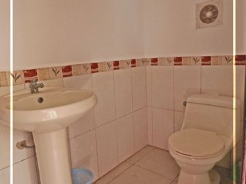 Casa de 3 dormitorios en Venta en Urbanizacion Mar Azul, Manta, Ecuador.