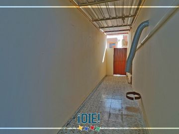 Casa de 3 dormitorios en Venta en Urbanizacion Mar Azul, Manta, Ecuador.