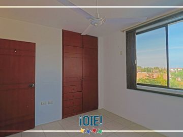 Casa de 3 dormitorios en Venta en Urbanizacion Mar Azul, Manta, Ecuador.