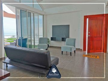 Casa de playa multifamiliar con cabaña y área adicional en Grey Stage, en Santa Marianita, Manta
