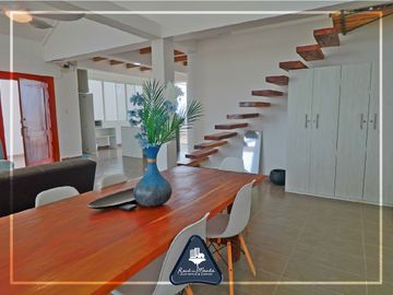 Casa de playa multifamiliar con cabaña y área adicional en Grey Stage, en Santa Marianita, Manta