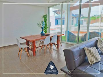 Casa de playa multifamiliar con cabaña y área adicional en Grey Stage, en Santa Marianita, Manta