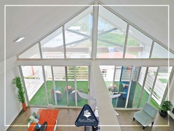 Casa de playa multifamiliar con cabaña y área adicional en Grey Stage, en Santa Marianita, Manta