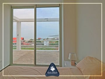 Casa de playa multifamiliar con cabaña y área adicional en Grey Stage, en Santa Marianita, Manta