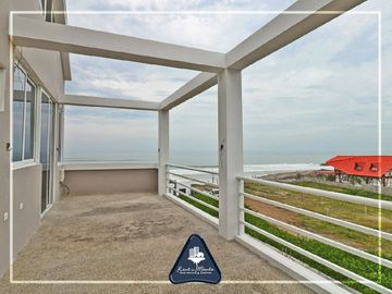Casa de playa multifamiliar con cabaña y área adicional en Grey Stage, en Santa Marianita, Manta