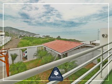 Casa de playa multifamiliar con cabaña y área adicional en Grey Stage, en Santa Marianita, Manta