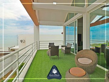 Casa de playa multifamiliar con cabaña y área adicional en Grey Stage, en Santa Marianita, Manta
