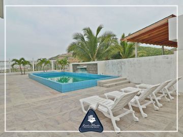 Casa de playa multifamiliar con cabaña y área adicional en Grey Stage, en Santa Marianita, Manta