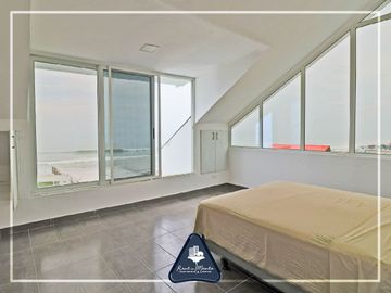 Casa de playa multifamiliar con cabaña y área adicional en Grey Stage, en Santa Marianita, Manta