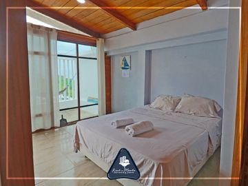 Casa de playa multifamiliar con cabaña y área adicional en Grey Stage, en Santa Marianita, Manta