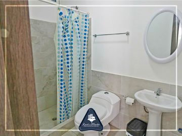 Casa de playa multifamiliar con cabaña y área adicional en Grey Stage, en Santa Marianita, Manta
