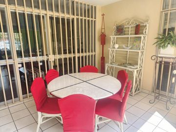 ESPECTACULAR CHALET 2 PLANTAS IMPECABLE NEPTUNO FRENTE JOCKEY PLAZA