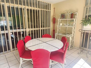 ESPECTACULAR CHALET 2 PLANTAS IMPECABLE NEPTUNO FRENTE JOCKEY PLAZA