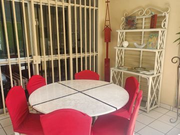 ESPECTACULAR CHALET 2 PLANTAS IMPECABLE NEPTUNO FRENTE JOCKEY PLAZA