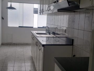 Alquiler de Exclusivo Departamento Triplex cerca del Óvalo Higuereta