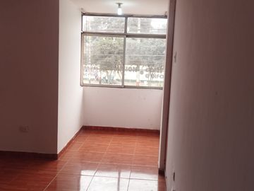 SE ALQUILA OFICINA EN AV ALISOS  2DO PISO 35M2
