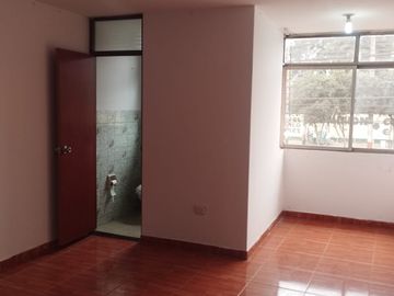 SE ALQUILA OFICINA EN AV ALISOS  2DO PISO 35M2