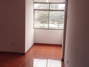 SE ALQUILA OFICINA EN AV ALISOS  2DO PISO 35M2