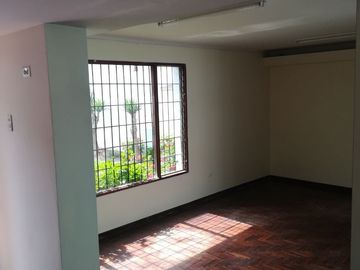 ¡Ubicadisima! Casa en Venta - Av Pablo Carriquiry San Isidro