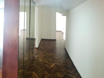 ¡Ubicadisima! Casa en Venta - Av Pablo Carriquiry San Isidro